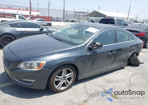 2014 Volvo S60 T5/T5 Platinum/T5 Premier/T5 Premier Plus z USA, uszkodzony, nr VIN YV1612FS1E2297975